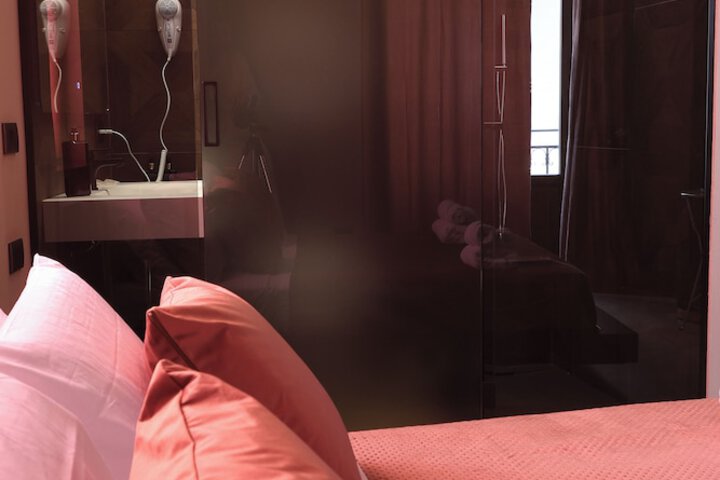 Room 33 of 183