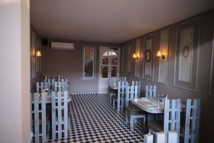 Dining 50 of 76