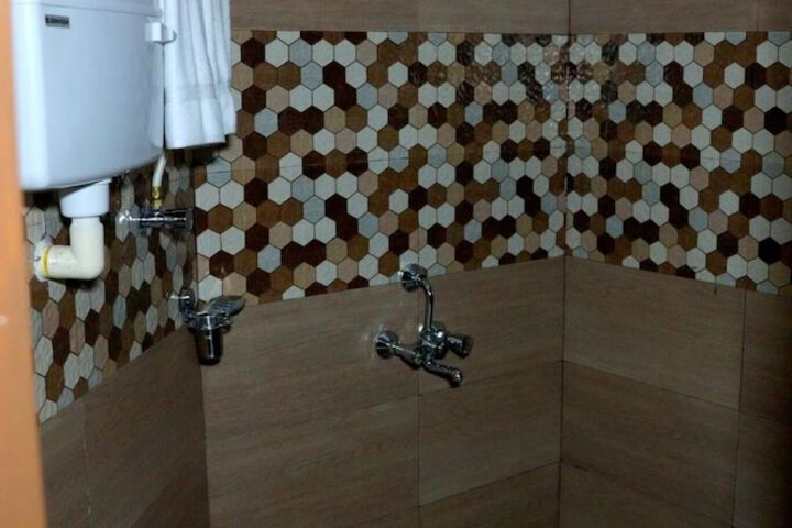 Room 27 of 48