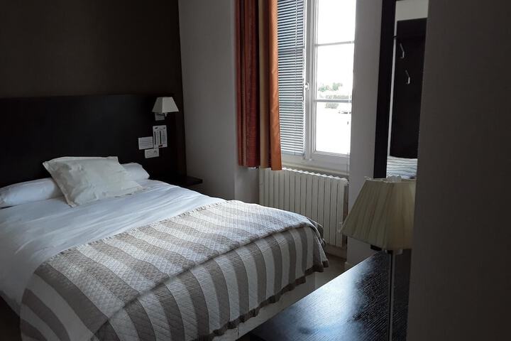 Room 4 of 36