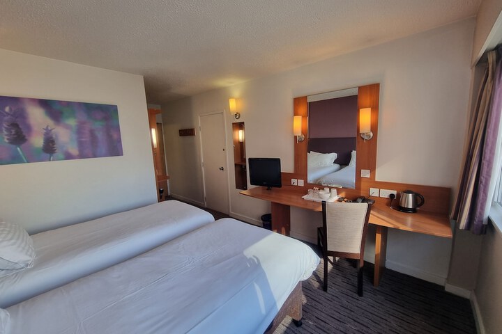 Room 16 of 37