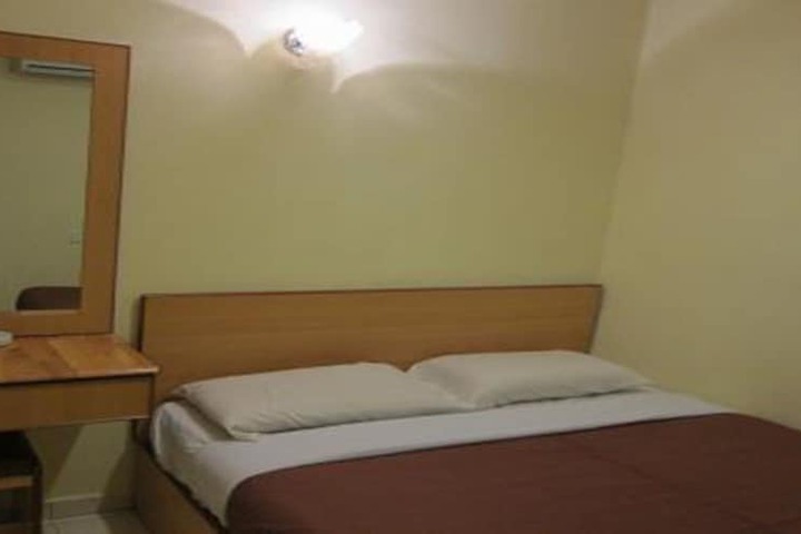 Room 11 of 16
