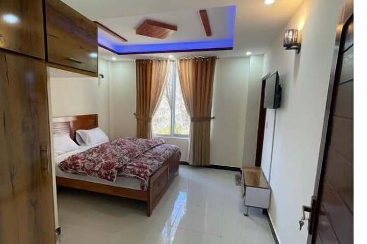 Room 2 of 20