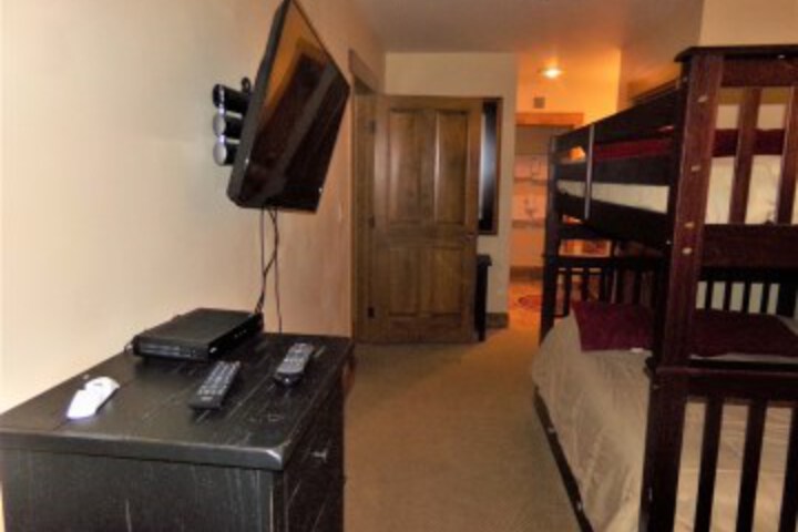 Room 7 of 77