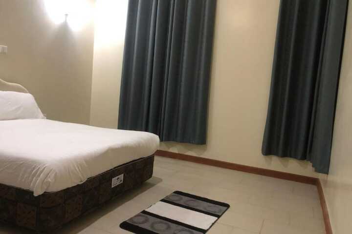 Room 3 of 33