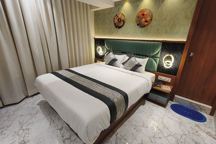 Room 32 of 60