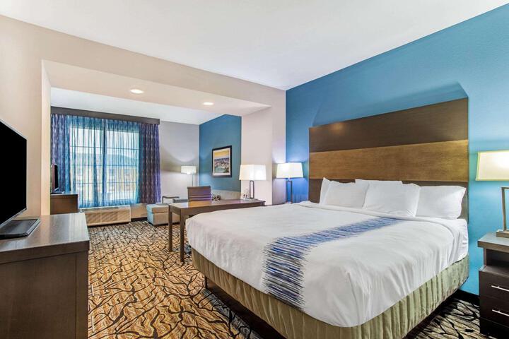 1 King Bed (12 of 12)