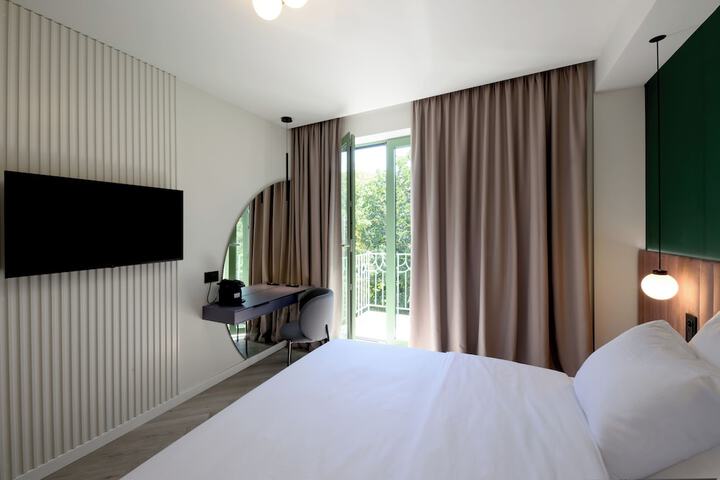Room 9 of 20