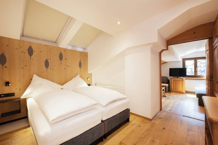 Room 27 of 176