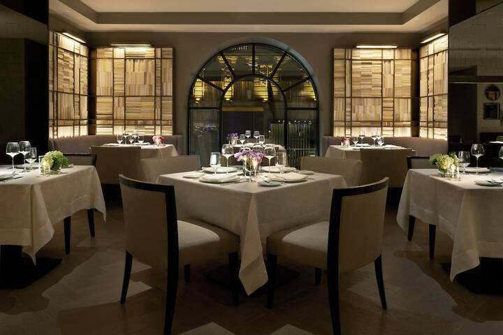 Dining 83 of 101