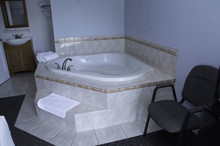 Jetted tub
