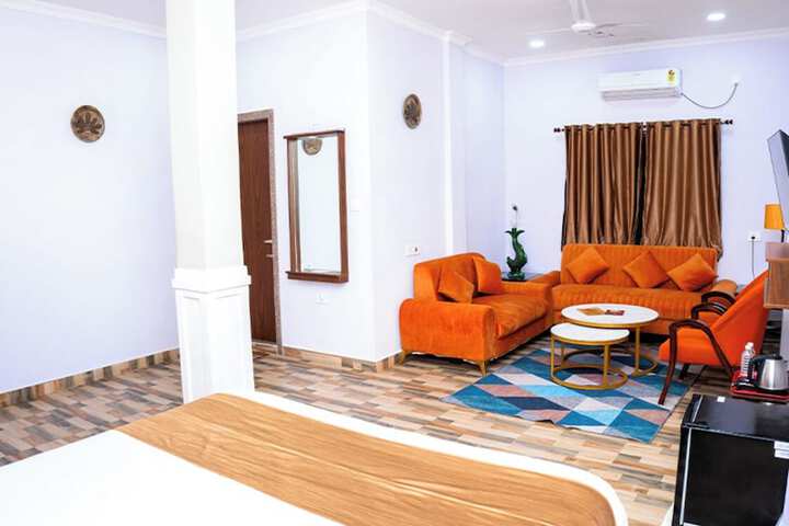 Room 30 of 74