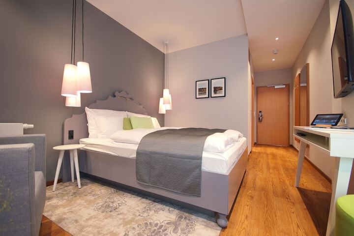 Room 16 of 95