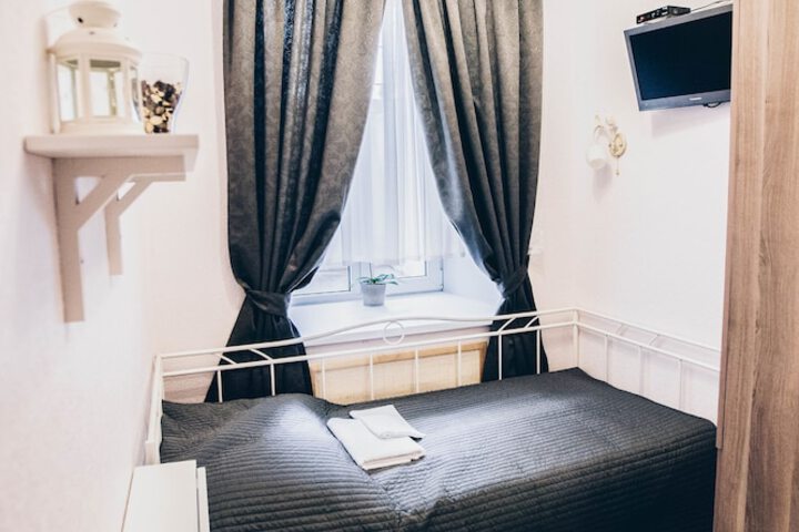 Room 62 of 83