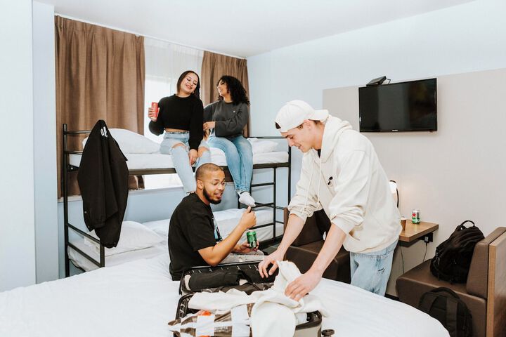 Room 25 of 83