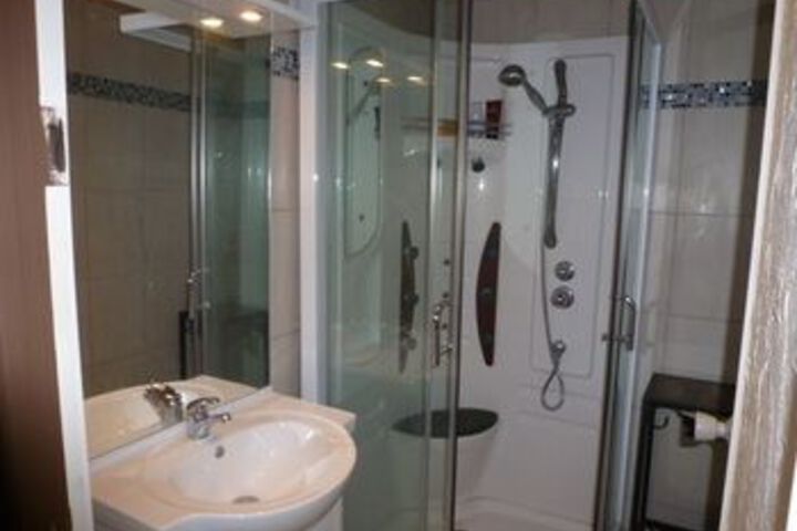 Room 2 of 49