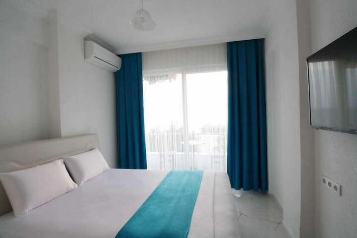 Room 5 of 18