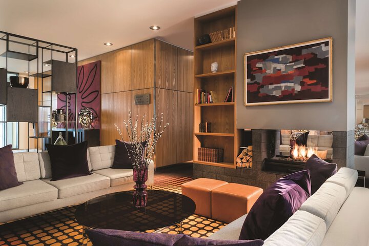 Entrance & Lobby
