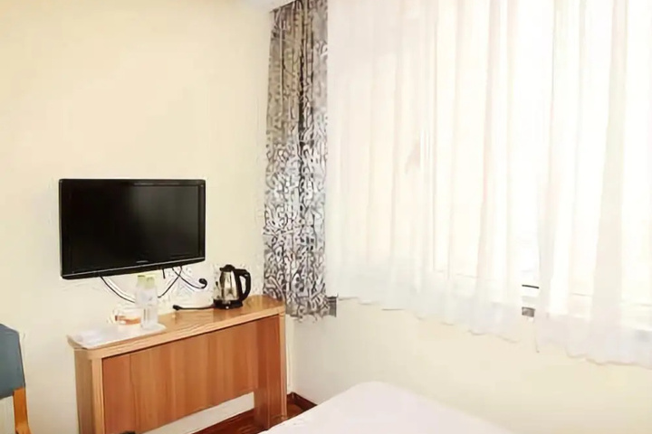 Room 4 of 10