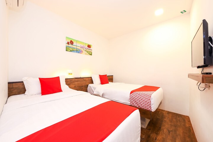 Room 10 of 33