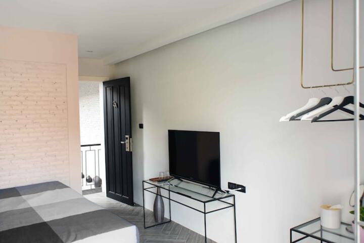 Room 19 of 102
