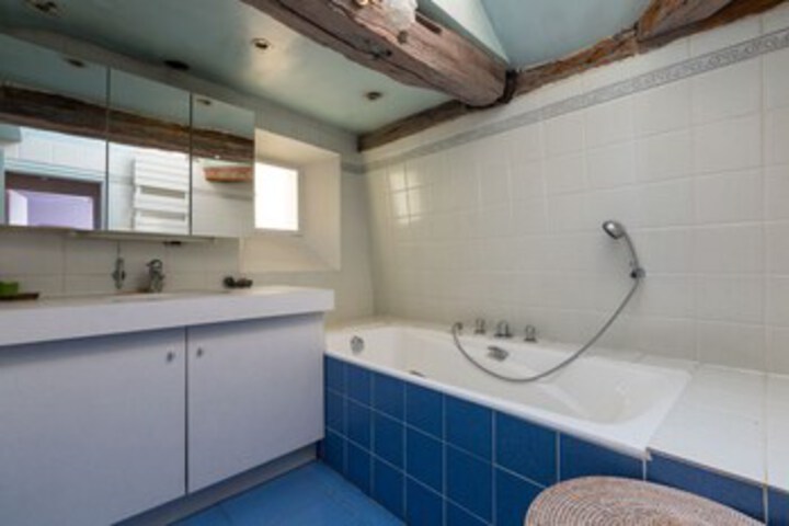 Room 2 of 27