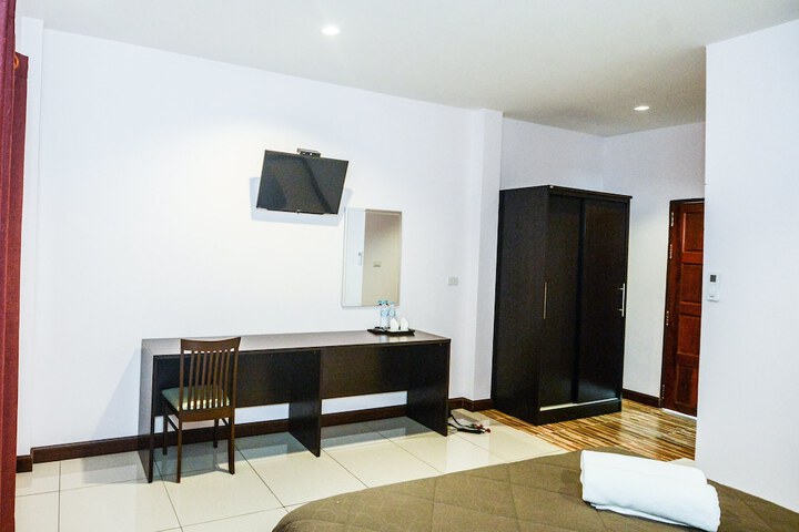 Room 13 of 27