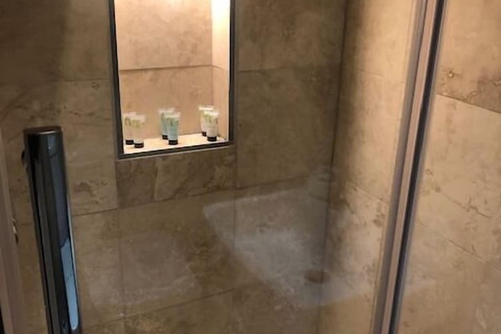 Room 10 of 36