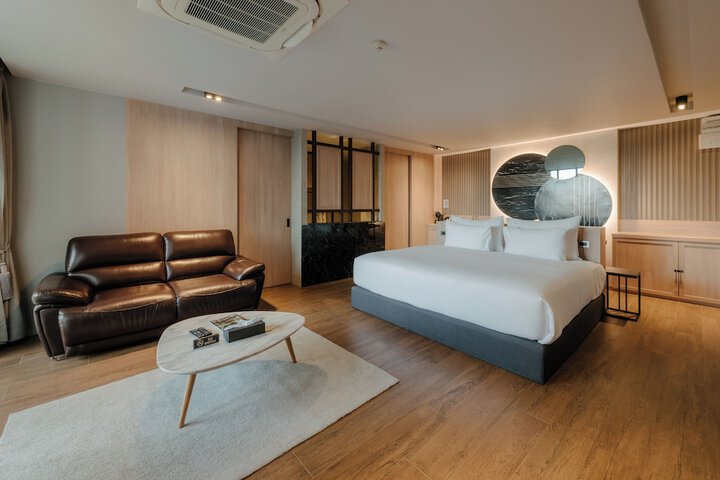 Room 40 of 216