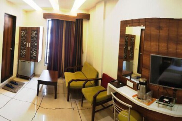Room 10 of 24