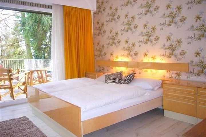 Room 9 of 35