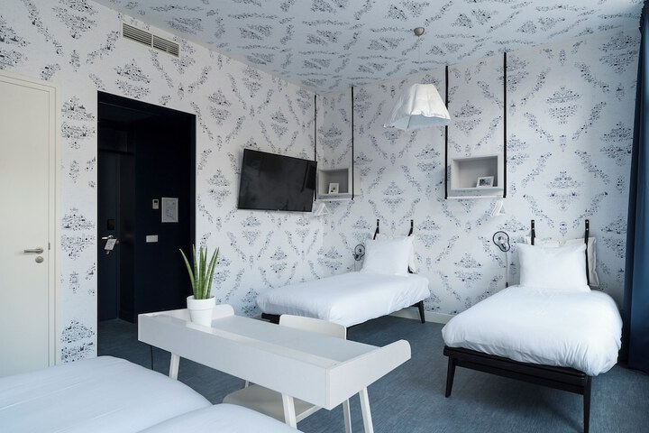 Room 13 of 43