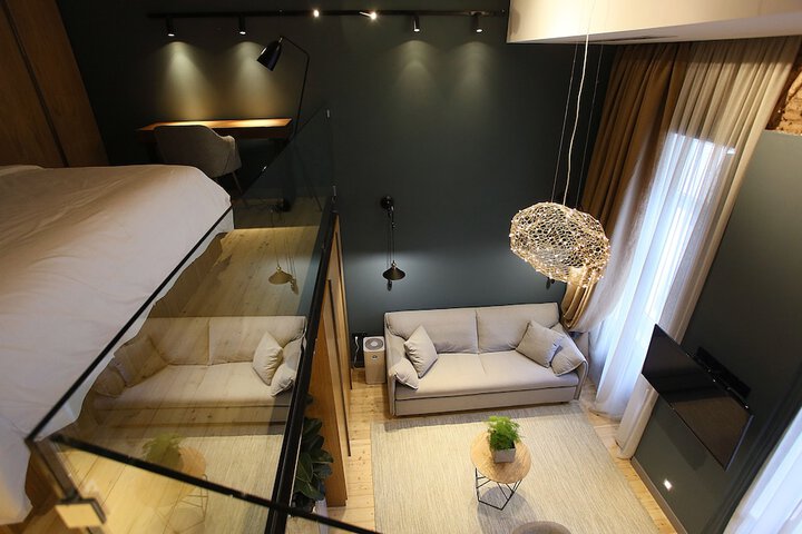 Room 83 of 131
