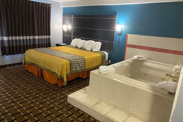 Deluxe King Bed (12 of 12)