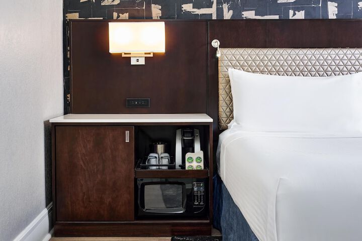 Room 44 of 173