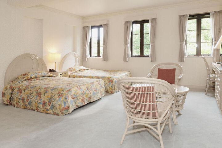 Room 4 of 32