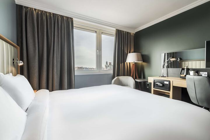 Room 44 of 137