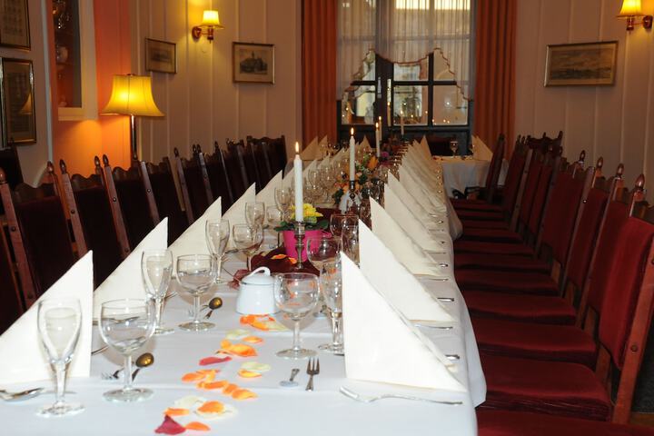 Dining 16 of 25