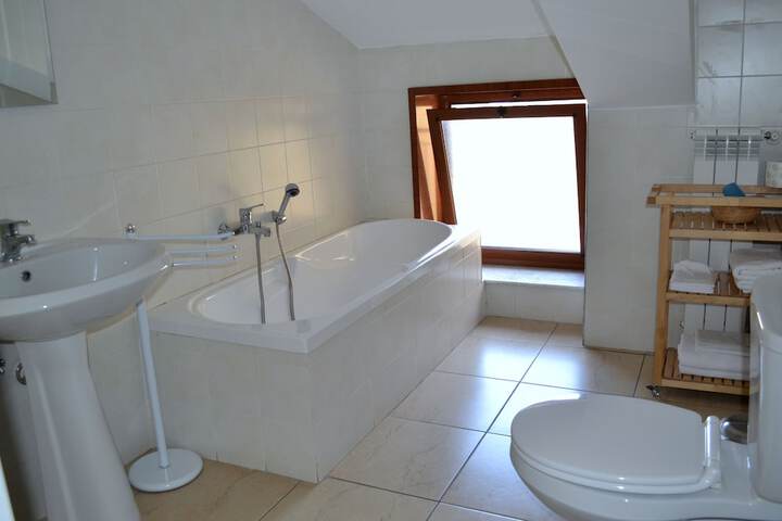 Room 18 of 25