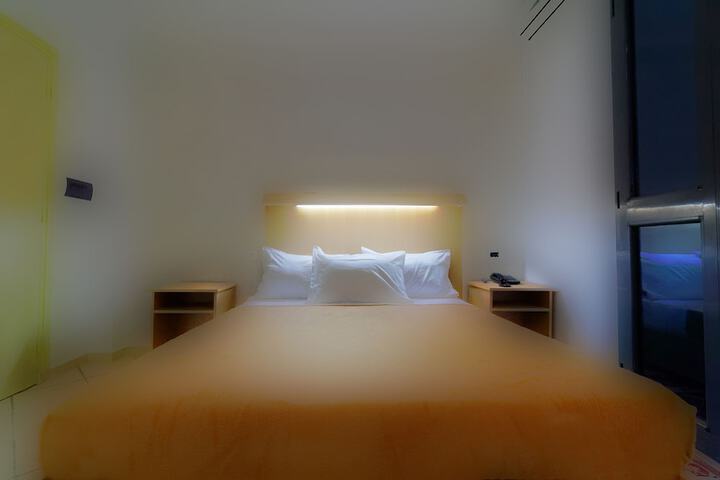 Room 4 of 28