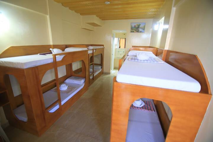 Room 9 of 118