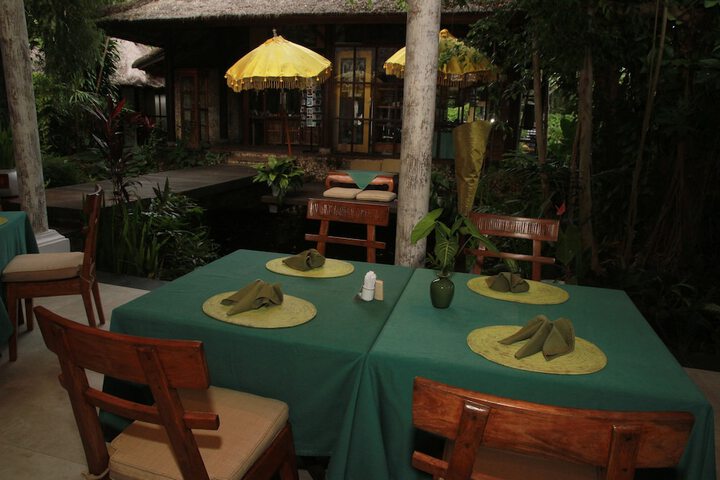 Dining 41 of 52