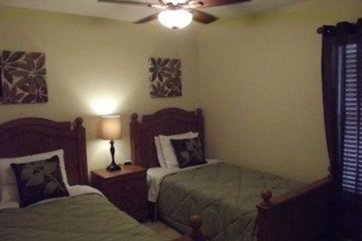 Room 7 of 18