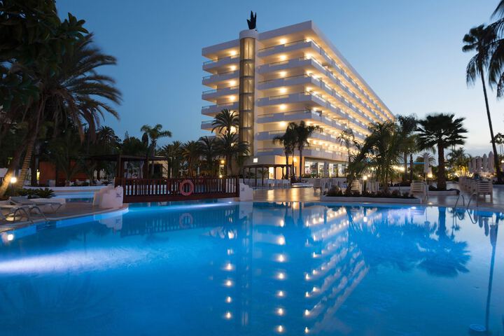 Hotel with Pool