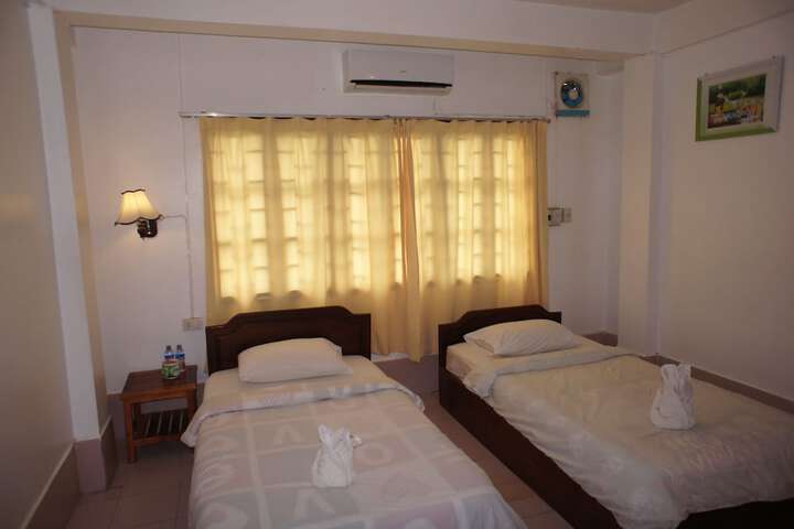 Room 6 of 14