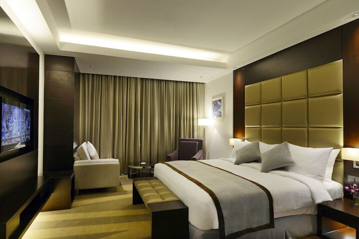 Room 4 of 74