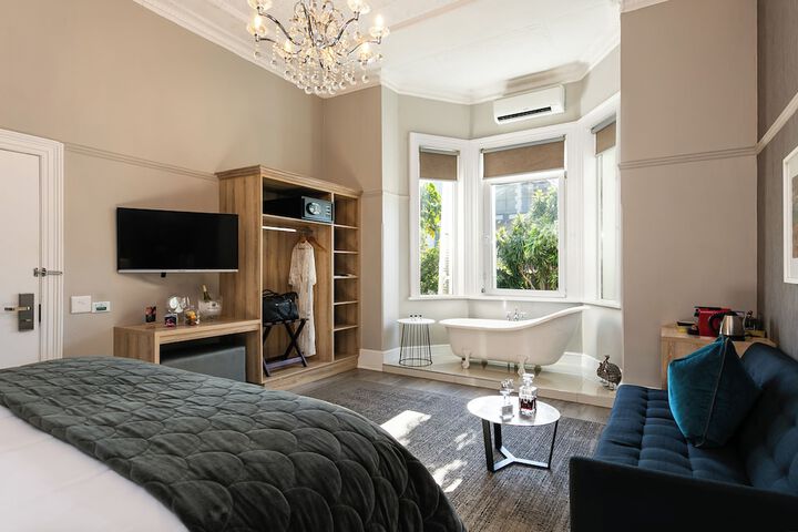 Room 26 of 153