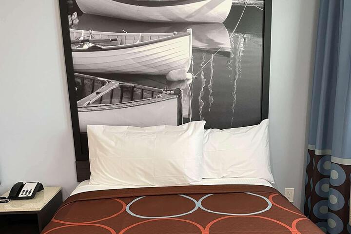 2 Queen Beds (3 of 4)