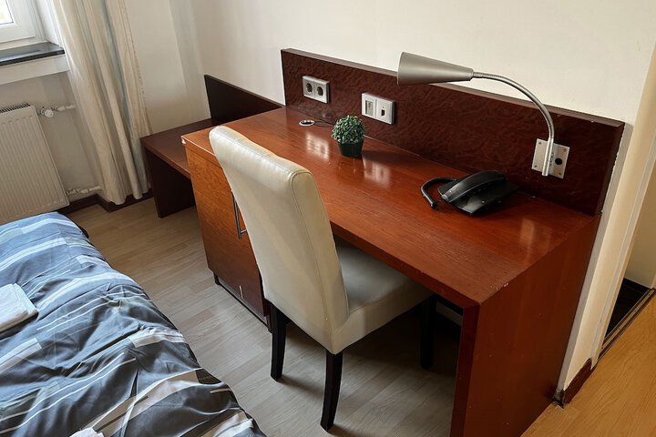 Room 27 of 52