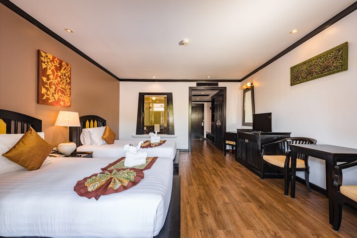 Room 32 of 179